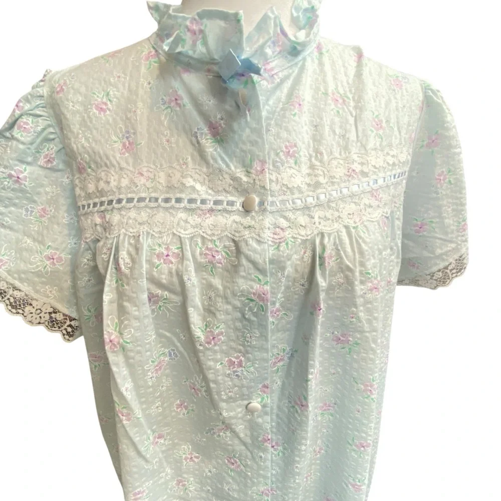 VINTAGE Made in USA Fascination 2X Blue Floral Button-Front Nightgown Lace Trim